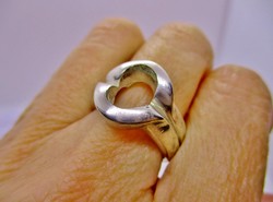 Gyönyörű nagy modern ezüst gyűrű