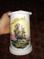Antik német porcelán pohár, csalikancsó szerű söröskorsó oldalán hajós festéssel