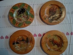 Fa kézzel festett állatjelenetes fali tányérok ( vadászoknak is )