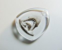 Kézzel festett cápás üveg medál