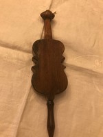 Antik csigatészta készítő eszköz fa hegedű sárgaréz sodróval