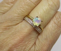 Szépséges valódi opál 14kt aranygyűrű 