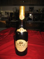 Tokaj swan, six puttony aszú from 1989, .From the year of the regime change .Pieces matching the collection