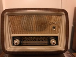 Old radio in Meiningen. In good condition.
