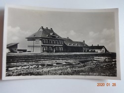 Régi képeslap: Felsőstubnya, vasútállomás, 1935