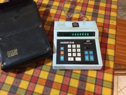 Retro asztali számológép, táskában  EMG
