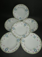6 pieces of rich porcelain with a special classicist pattern that can be hung on the wall