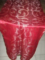 Csodaszép piros arany-ezüst csillogó szállal szőtt barokk mintás selyem terítő