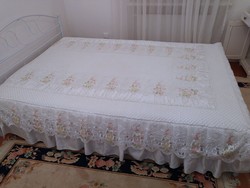 Francia ágytakaró hímzett