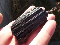 Fekete turmalin, ásvány kristály