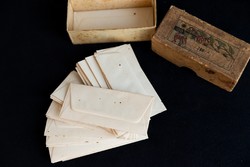 Kis borítékok dobozában, gyűjtői régiség