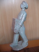 Téglahordó (art deco Kőműves kerámia) - 31 cm