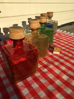5 darab Régi vastagfalú nagyon színes üveg palack - zöld borostyán kék - fa dugóval - pálinkás üveg