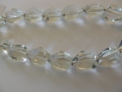 Nagyméretű üveg kövekkel díszített márkás extra nyaklánc 