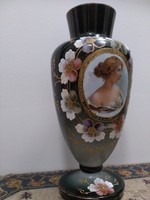 Nagyméretű bécsi bieder váza, festett viktoriánus hölgy portréval