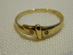Arany 9k köves gyűrű.
