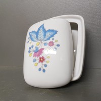 Hollóházi virágmintás porcelán bonbonier (1075)