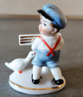 Régi Wagner & Apel porcelán miniatűr kisfiú libával