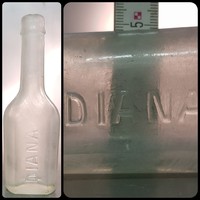 "Diana" opálos, lapos sósborszeszes üveg (1087)
