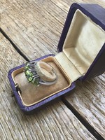 Régi ezüst gyűrű csiszolt olivin kövekkel