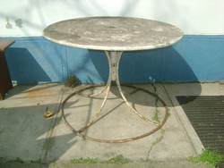 Antik csővázas kerti asztal - napernyő tartós - ipari loft design