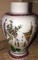 Porcelán váza keleti motívummal