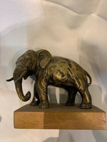 Elefánt bronzból