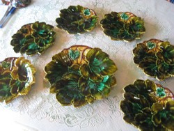 Steidl  Znaim  J.  Vitrin állapotú  majolika készlet  , 6 db kistányér 20 cm + 1 db  kínáló 27 cm