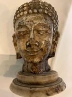 Keleti Buddha fej kőből