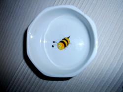 Porcelain bowl with raven house bee pattern