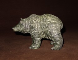 Jelzett kerámia medve figura.