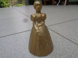 Csodaszép antik réz kisasszony csengő 10,3 cm magassággal