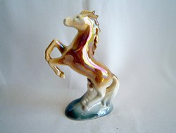 Foreign porcelán ló, paci, gyöngyház festéssel 14 cm magas
