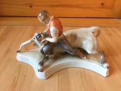 Herendi Toldi Miklós legyőzi a bikát porcelán szobor