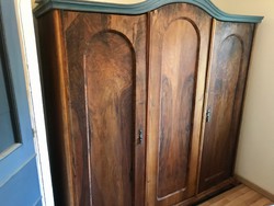 Felújított biedermeier szekrény 3 ajtós