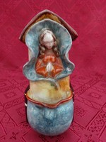 Porcelán szenteltvíztartó, könnyező Szűzanya képével. Magassága 16,5 cm. Jelzése 3051.