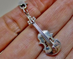 Különleges vastag ezüstnyaklánc hegedű medállal