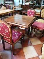 Antik játékasztal restaurálva, két székkel és két zsámollyal