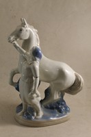 Porcelán lovas szobor 108