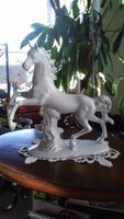 Hófehér porcelán ló