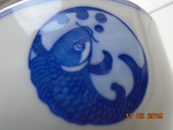 Kézzel máz alatt kobaltkékkel festett kínai tál hal mintával