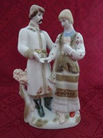 Orosz porcelán figura, népviseletben levő szerelmespár, magassága 25 cm. Vanneki!
