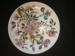Zsolnay fali tányér, családi jelzéssel