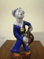 H. Rahmer Mária. Kerámia tengerész fiú gitárral a kézeben. Kézzel festett színes máz. Ritka! L-18