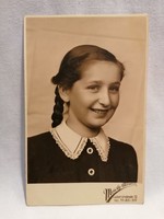 Mosoly Albuma lány fotó képeslap