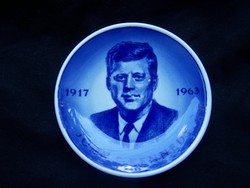 Kennedy emléktál - Royal Copenhagen porcelán  jelzett, hibátlan. d = 8 cm Szélesség: 8 cm 