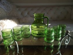 Smaragd zöld, rusztikus üveg kancsó 6 poharával