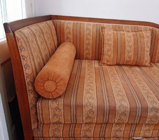 Mediterrán világú kihúzható, ágyneműtartós kanapé, szófa
