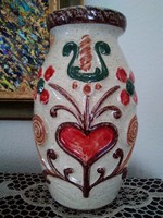 Retro W. Germany kerámia váza, plasztikus szív mintával kézi festéssel!