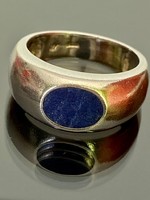 Letisztult formájú ezüst gyűrű lápisz lazuli kővel